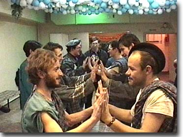 �������